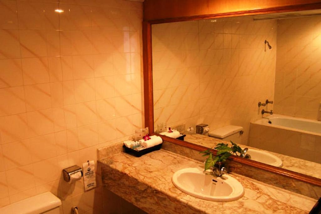 Phuket Golden Sand Inn - Sha Extra Plus Karon Quarto foto